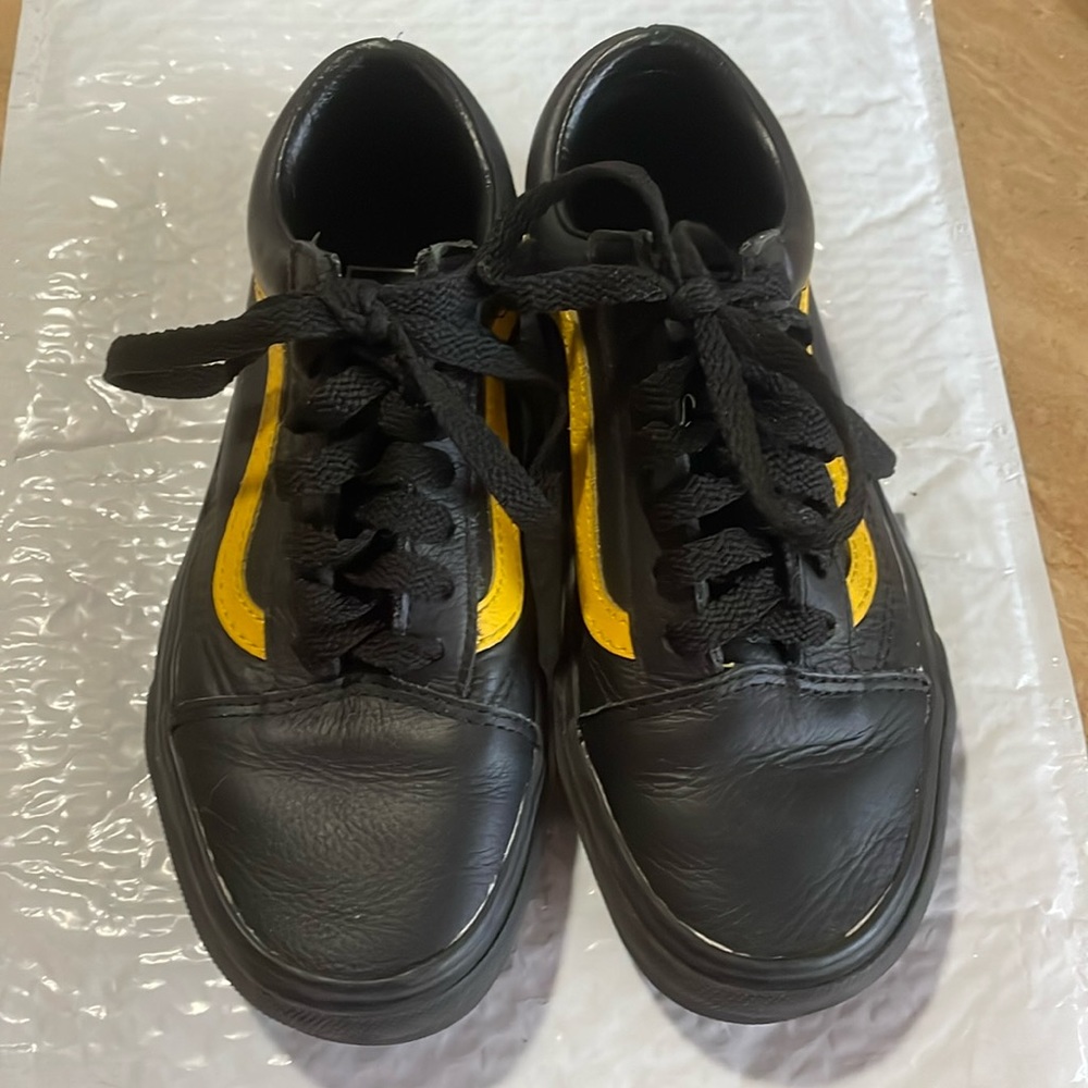 Vans tennis shoes
